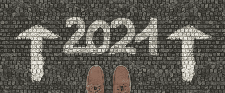 Image of 2021 and two arrows pointing up painted on a sidewalk